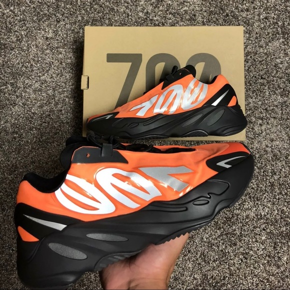 Adidas 700 MNVN orange